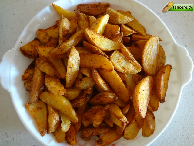 Fırında Baharatlı Patates Tarifi Videosu Fırında Baharatlı Patates Tarifi Videosu