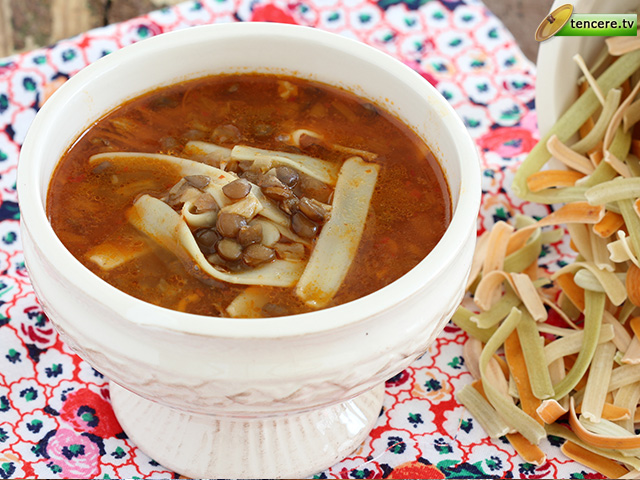 Erişteli Yeşil Mercimek Çorbası tarifi