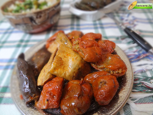 Etli Kuru Dolma (güneydoğu usulü) Tarifi Kırmızı Et Yemekleri