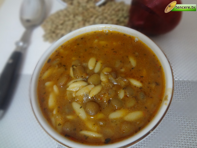 Şehriyeli Yeşil Mercimek Yemeği tarifi