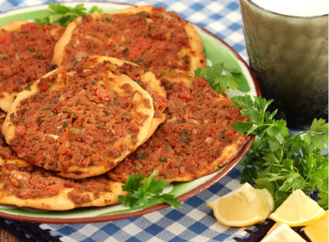 Lahmacun İçi Nasıl Hazırlanır tarifi