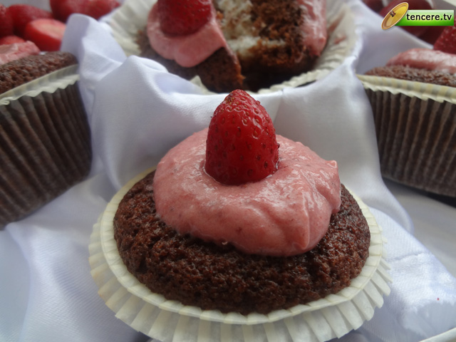 Hindistan Cevizi Sürprizli Muffin tarifi