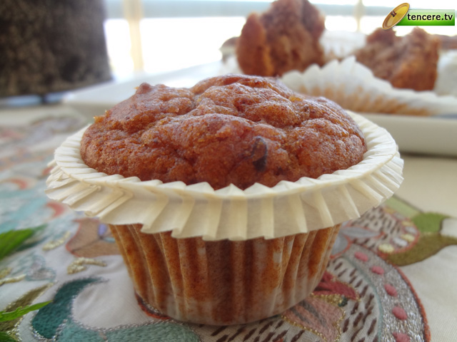 Hurmalı Cevizli Muffin tarifi