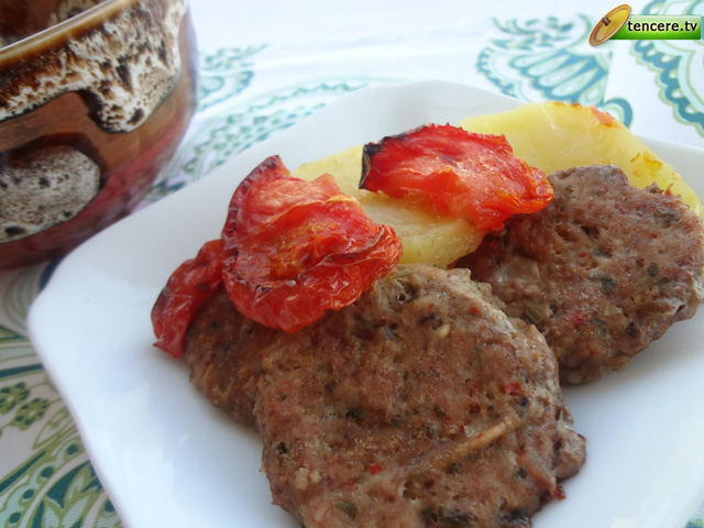 Fırında Köfte Patates Tarifi Kırmızı Et Yemekleri