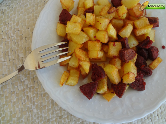 Sucuklu Patates Sote tarifi
