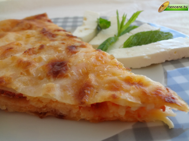 Tavada Pizza Böreği tarifi