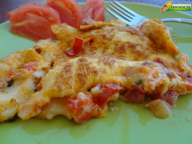 Sebzeli Kaşarlı Omlet tarifi