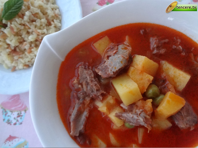 Etli Bezelyeli Patates Yemegi Tarifi Sebze Yemekleri