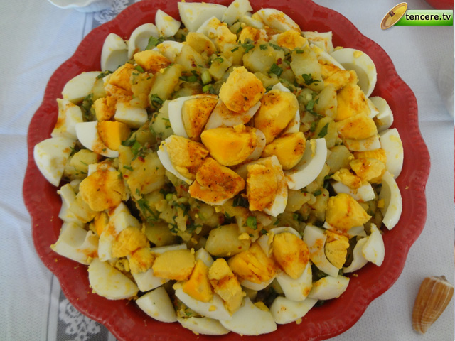 Yumurtalı Patates Salatası tarifi