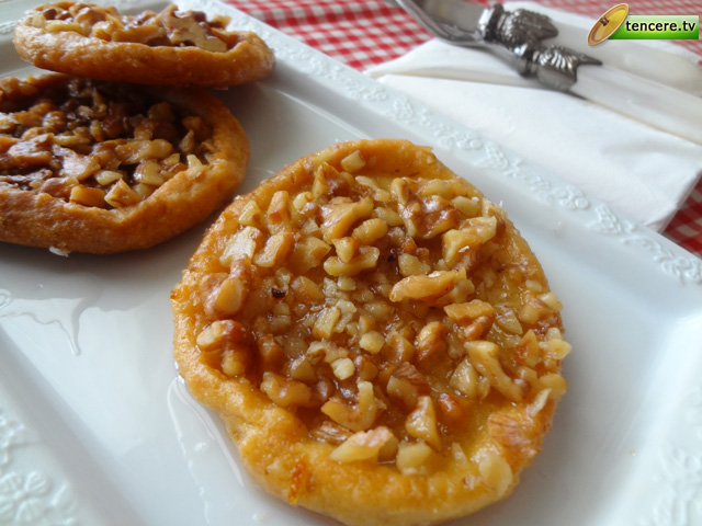 Portakallı Cevizli Pide tarifi