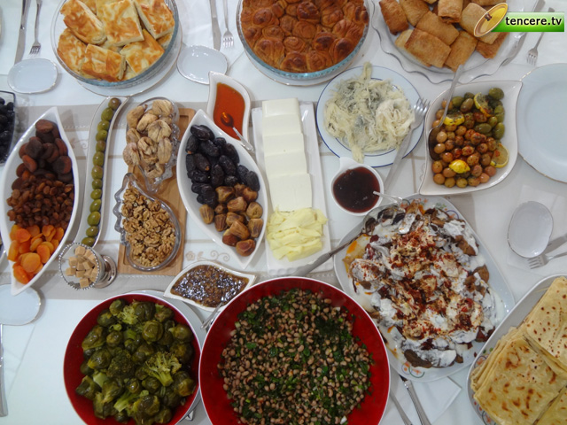 Kahvaltı Günü (Ayşe Hanım) tarifi