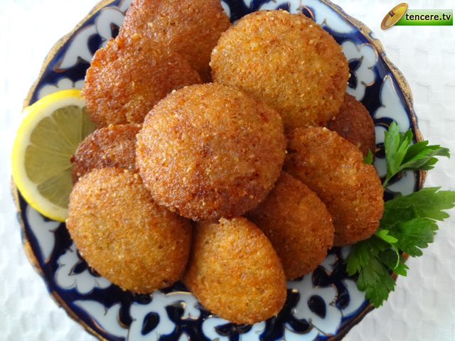 İçsiz Köfte (Yapıştırma, Adıyaman) tarifi