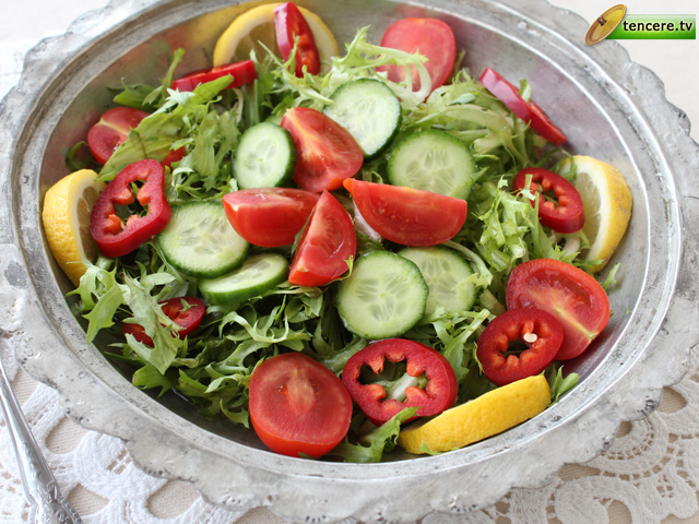 Sarımsaklı Endiyven Salatası tarifi