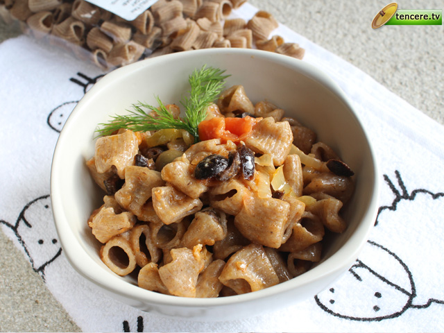 Zeytinli Domatesli Tam Buğday Makarnası tarifi