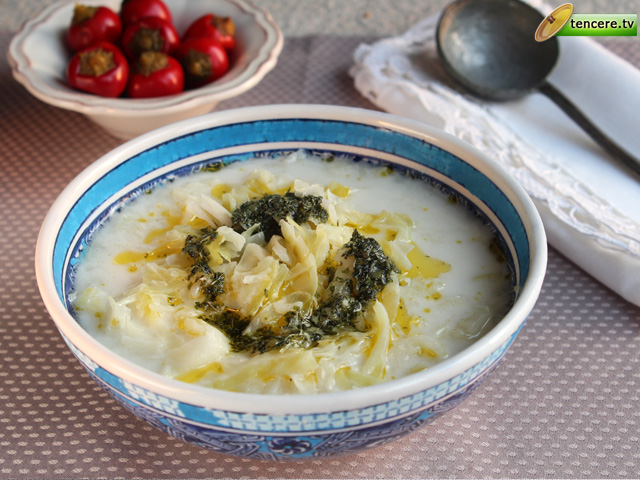 Lahana Çorbası (tuzlu yoğurtla) tarifi