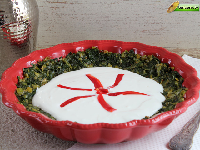 Yoğurtlu Pırasalı Pazı Kavurması tarifi