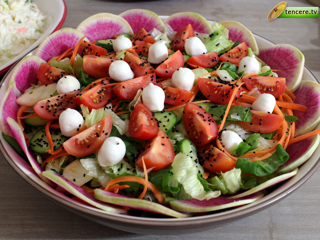 Renkli Gün Salatası tarifi