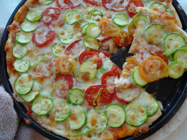 Güzel Pizza Nasıl Hazırlanır tarifi