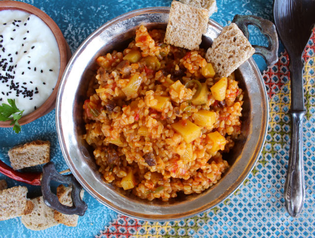 Sebzeli Patatesli Bulgur Pilavı tarifi