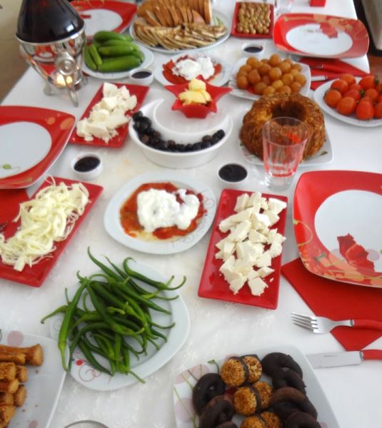 Beğendik Lezzetleriyle Kahvaltı - Resim : 1